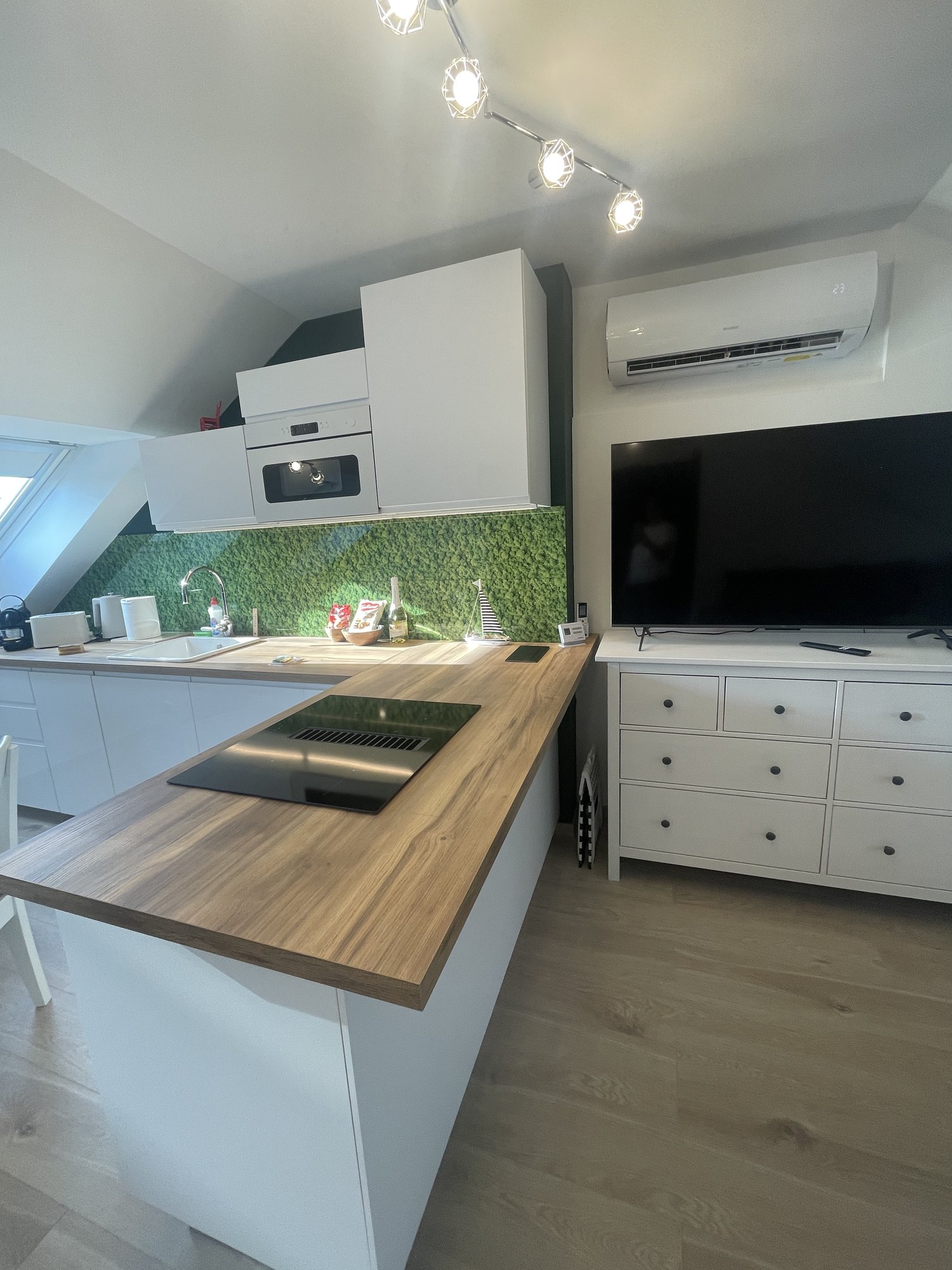 Bella Vita Home konyha és televízió