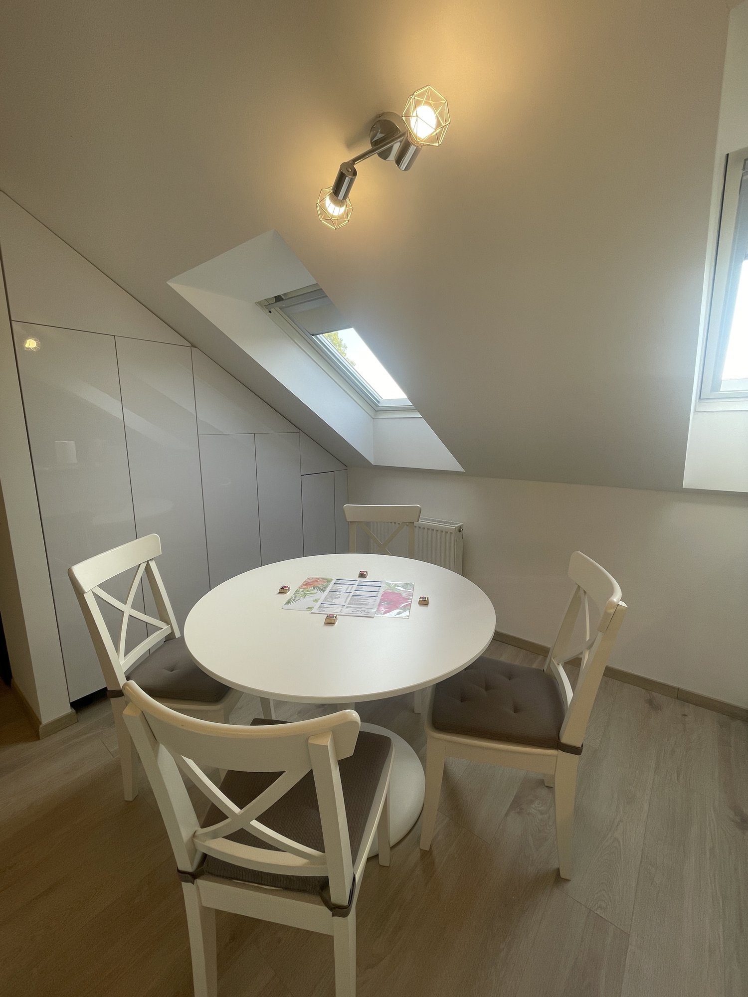 Bella Vita Home világos étkező
