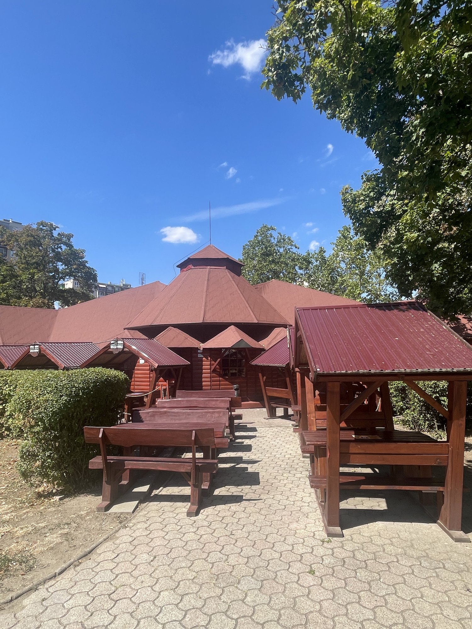 Parki pavilon a Bella Vita Home közelében